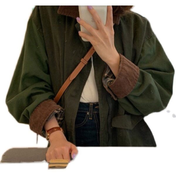 Vintage-Inspired Autumn Lady's Jacket